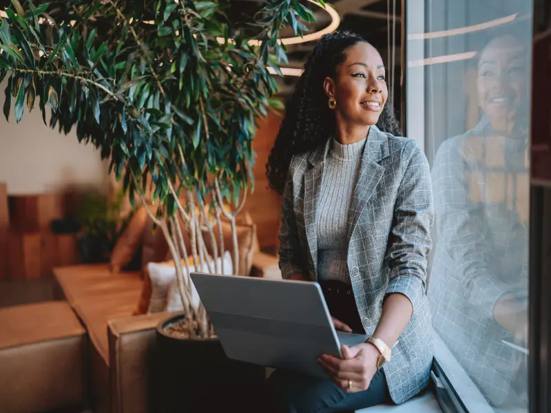 What is Professionalism in the Workplace? Guide & Tips