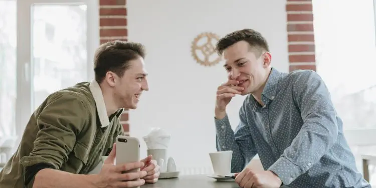 How to Start a Conversation Like a Pro: 15 Ways