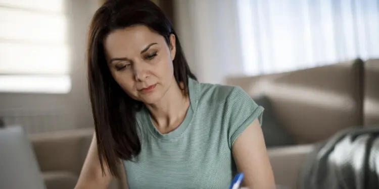 What is a Combination Resume? Definition, Types, and Examples